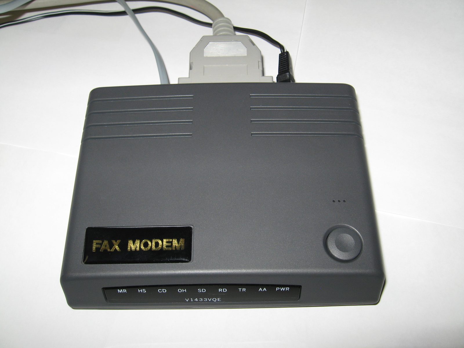 Módem externo de marcación telefónica de los años noventa